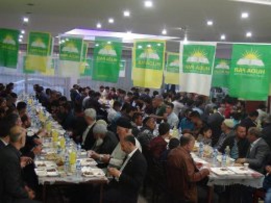 HÜDA PAR Doğubayazıt İlçe Teşkilatından iftar yemeği