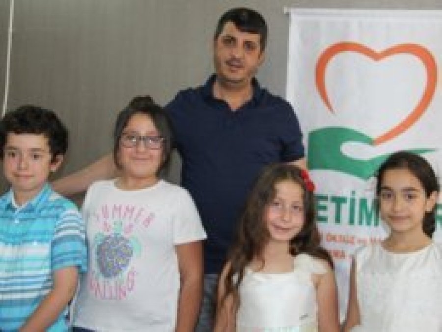 Küçük çocuklardan yetimlere yardım