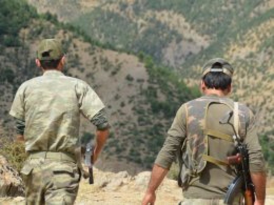 Hakkari'de çatışma: 5 korucu yaralandı