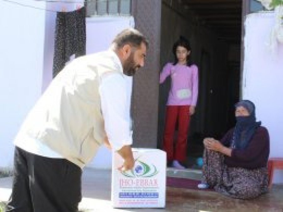 IHO-EBRAR Elazığ'da Ramazan kumanyası dağıttı