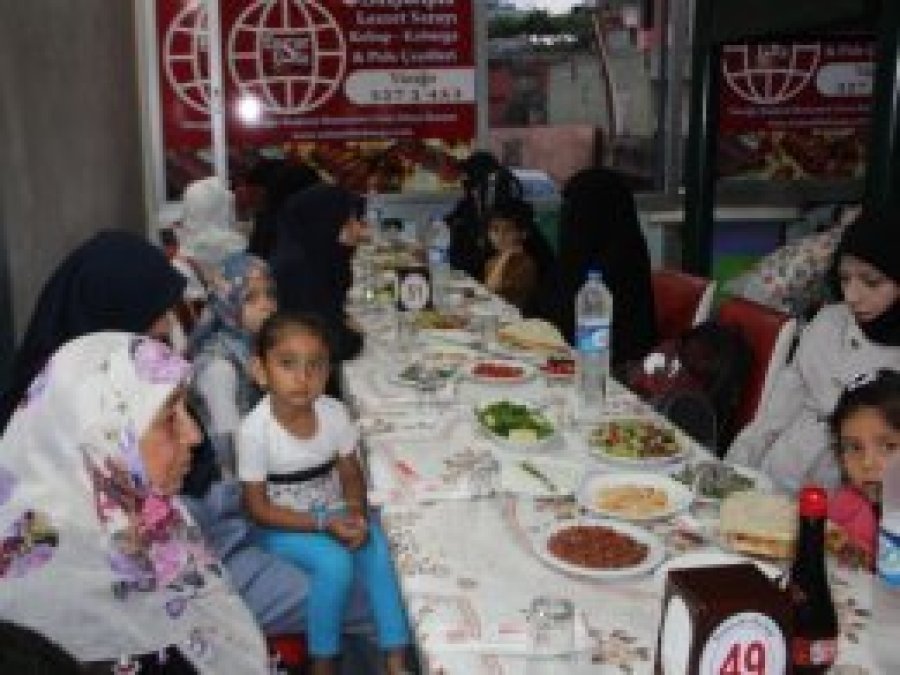 Mahkum aileleri iftarda Yusufilere dua etti