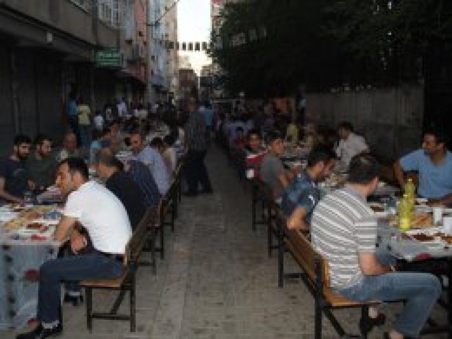 İlim-Der iftarda halkla buluştu