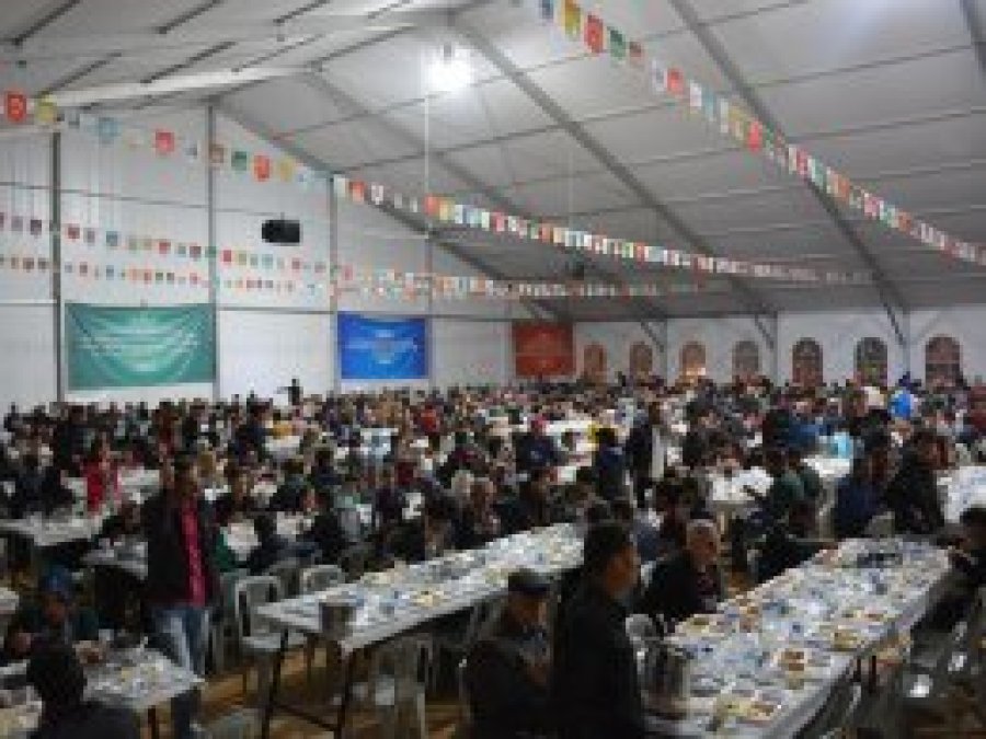 Erzurum Valiliğinden mültecilere iftar