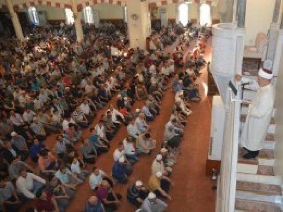 Gaziantepliler bayram namazı için camilere akın etti