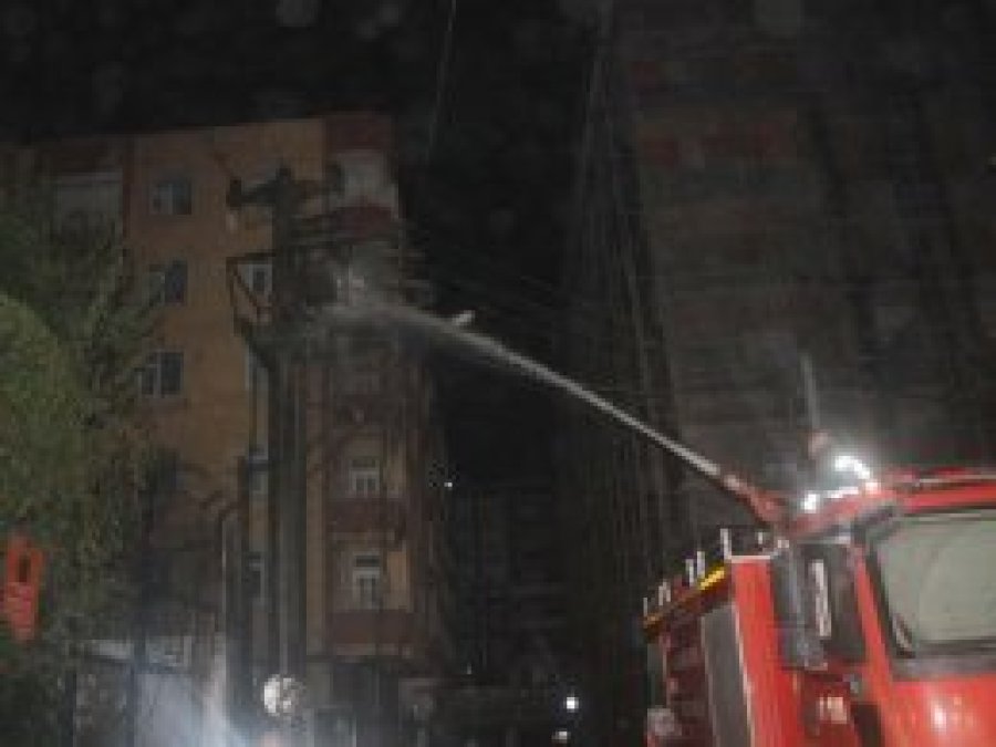 Askerlik şubesi yakınındaki trafo patladı