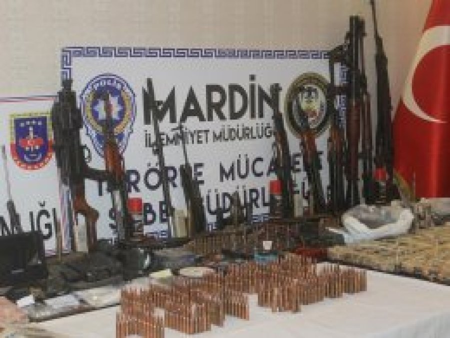 Mardin'de PKK'nin silah ve mühimmatı sergilendi