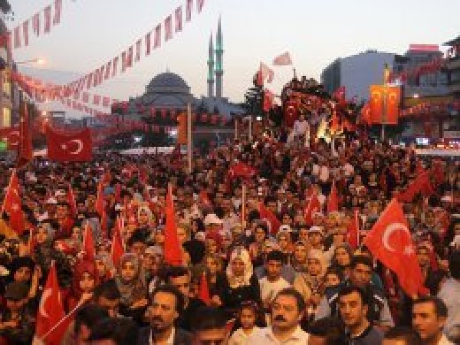 'Emperyalist çete 15 Temmuz'da yenildi'