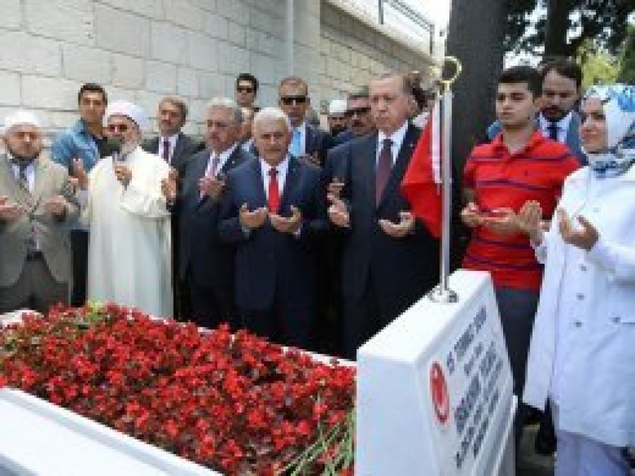 Erdoğan, 15 Temmuz Şehitliğini ziyaret etti