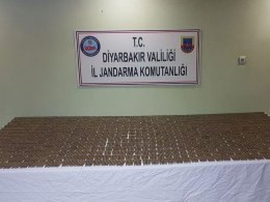 Diyarbakır'da 3518 keskin nişancı tüfeği fişeği ele geçirildi