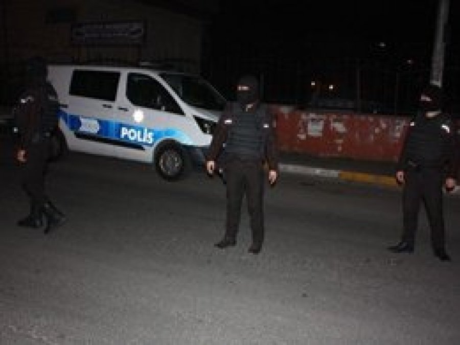 Diyarbakır'da emniyet müdürlüğüne saldırı