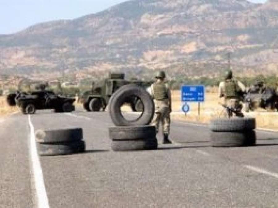 Karlıova'da karakola taciz ateşi