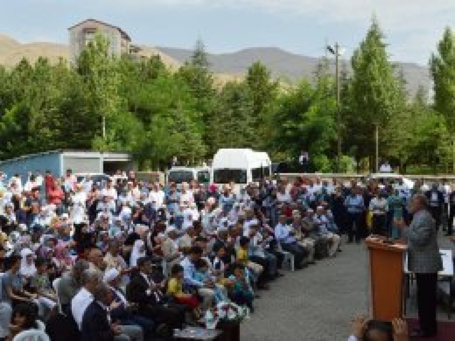 Bitlis'in ilk hac kafilesi dualarla uğurlandı