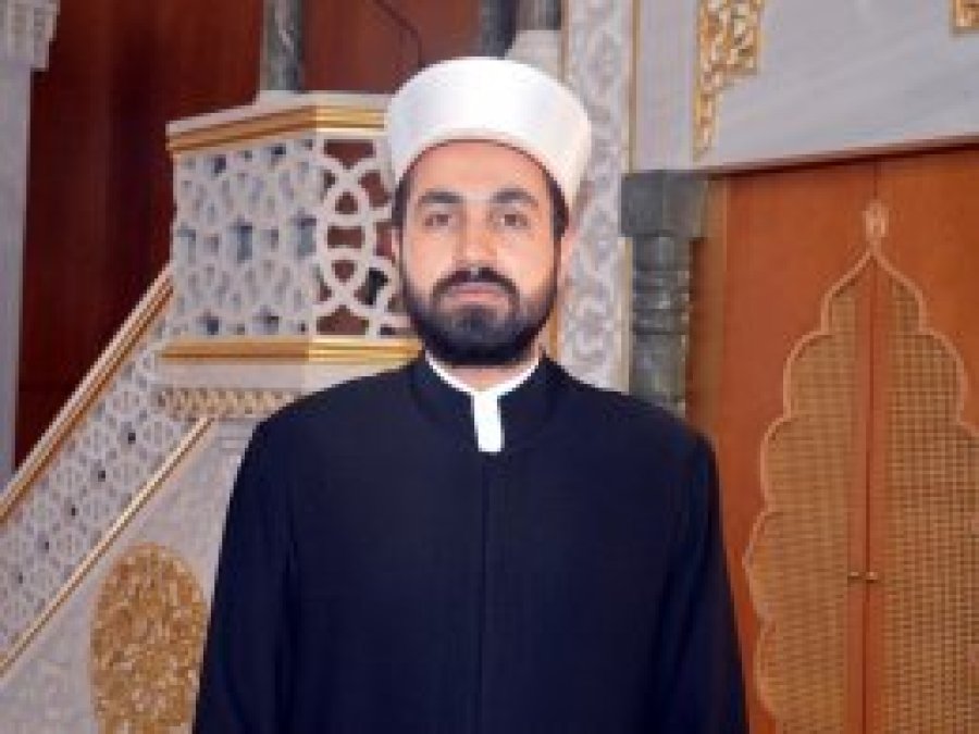 Hafız amcalarından etkilenip hafız oldu
