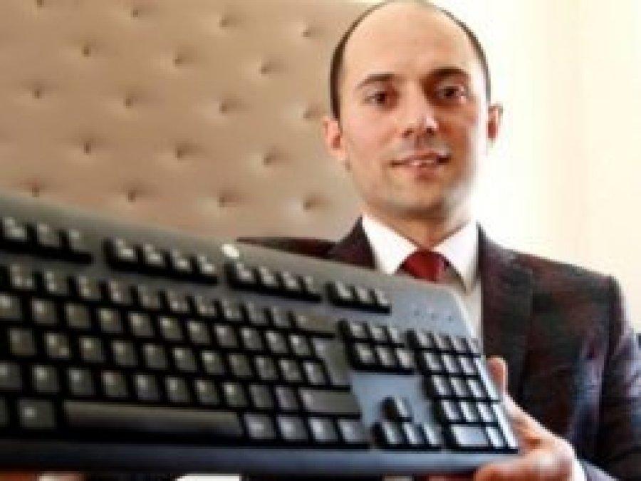 Uçan parmaklar; Dakikada 151 kelime 23 bin vuruş