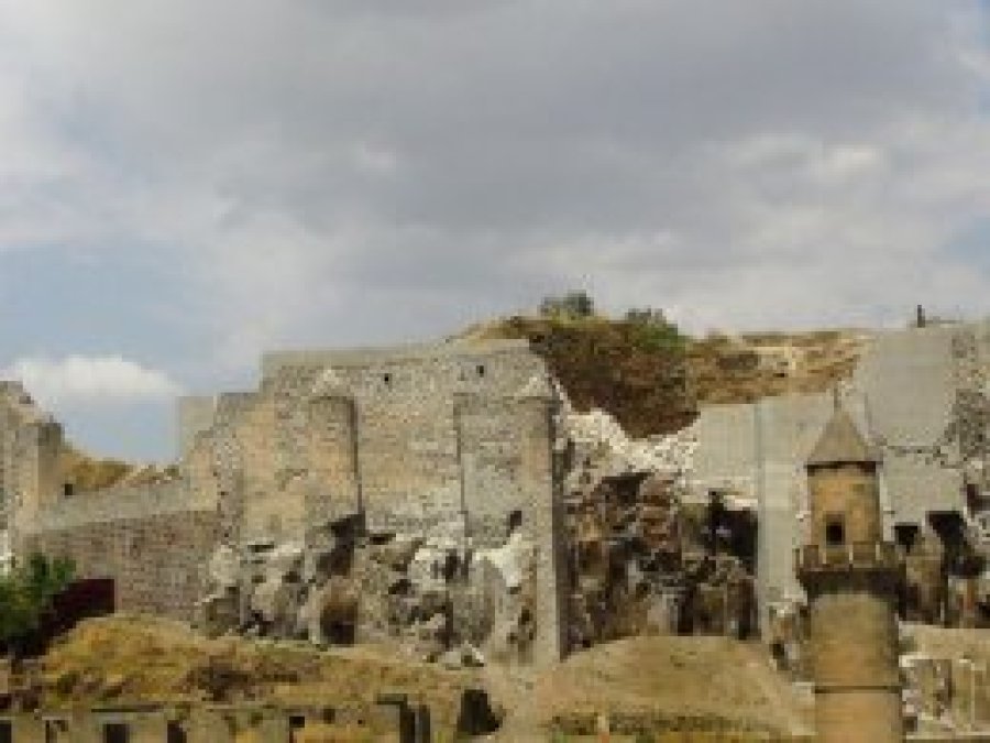 Bitlis Kalesi turizme açılmayı bekliyor