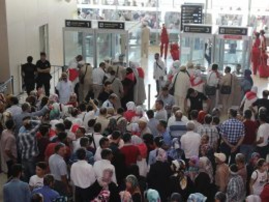 Elazığlı hacı adayları uğurlandı