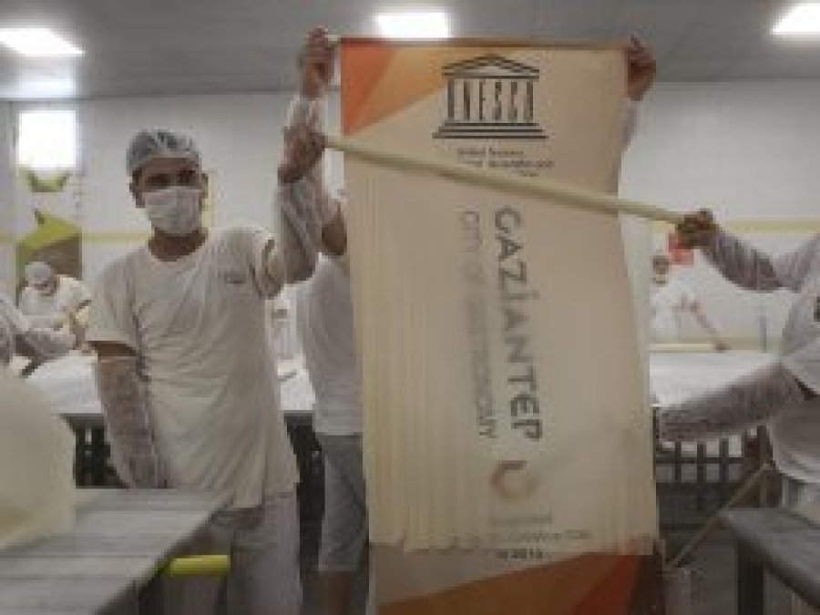 Gurmeler baklava imalathanelerini gezdi