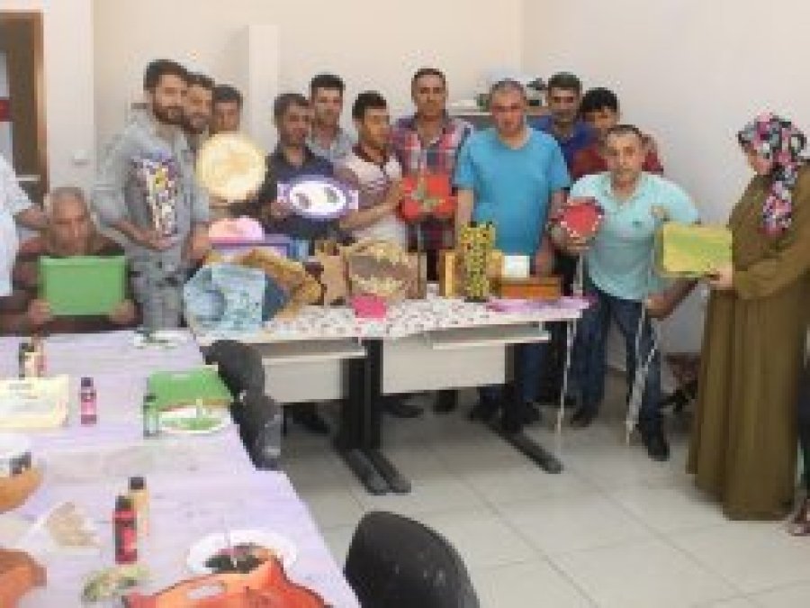 Hayallerini ahşap parçalara yansıtıyorlar