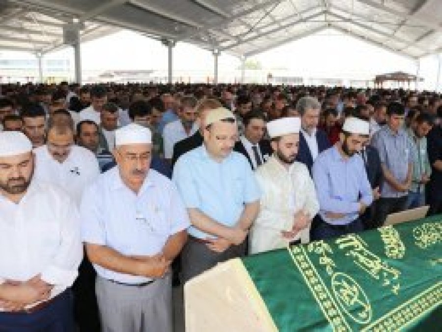 Yangında ölen iş adamı toprağa verildi