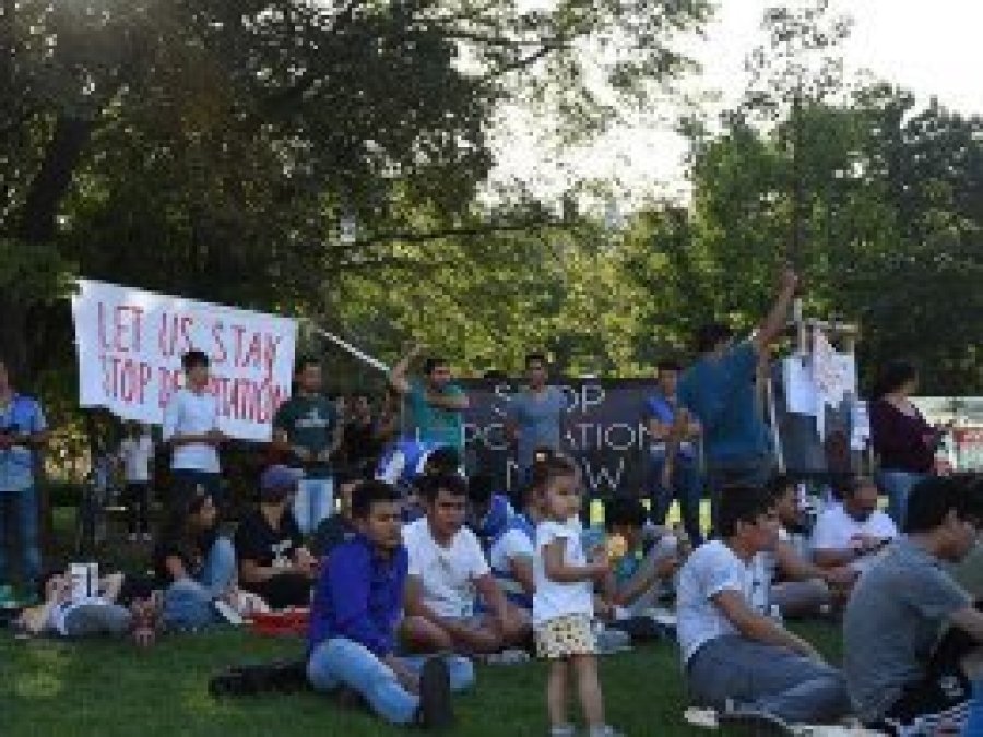 Avusturya’da Afgan sığınmacılardan oturma eylemi