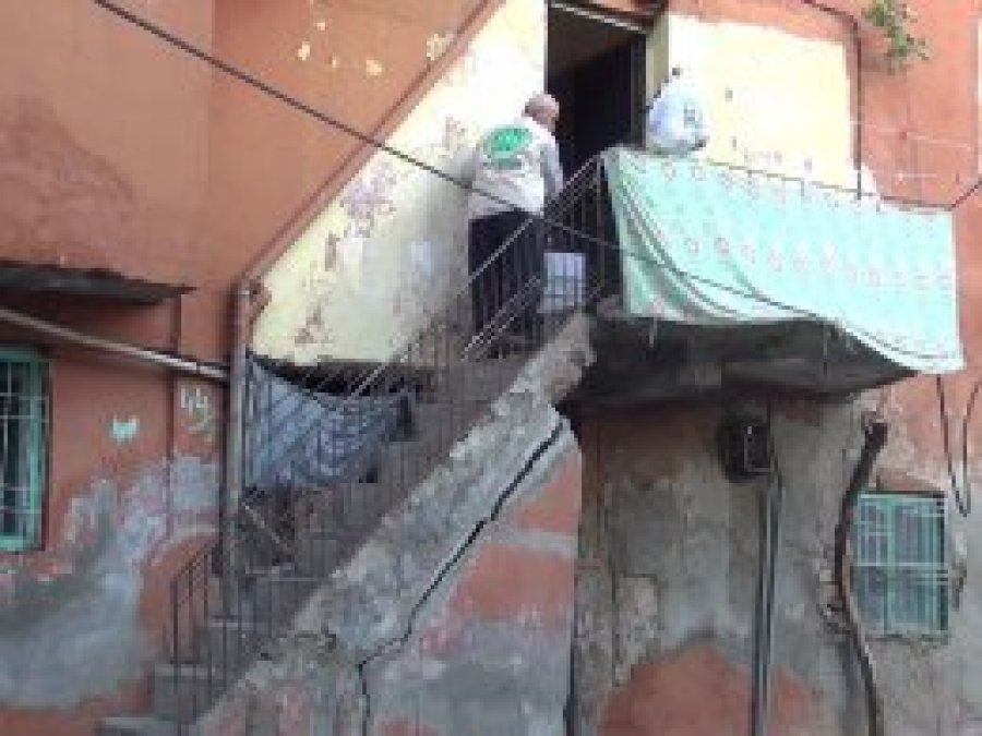 Umut Kervanı'ndan Siirt’te fakir ailelere gıda yardımı