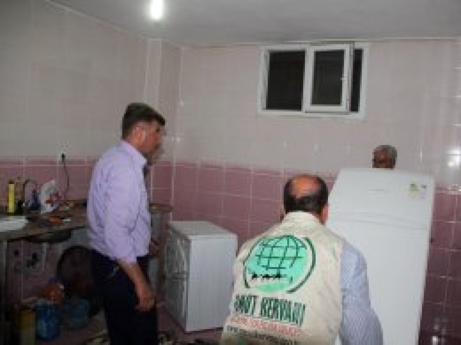 Umut Kervanı'ndan muhtaç aileye yardım eli