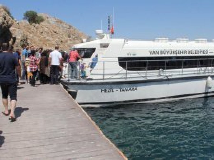Van'da Deniz otobüsleri 5 ayda 15 bin kişiyi taşıdı