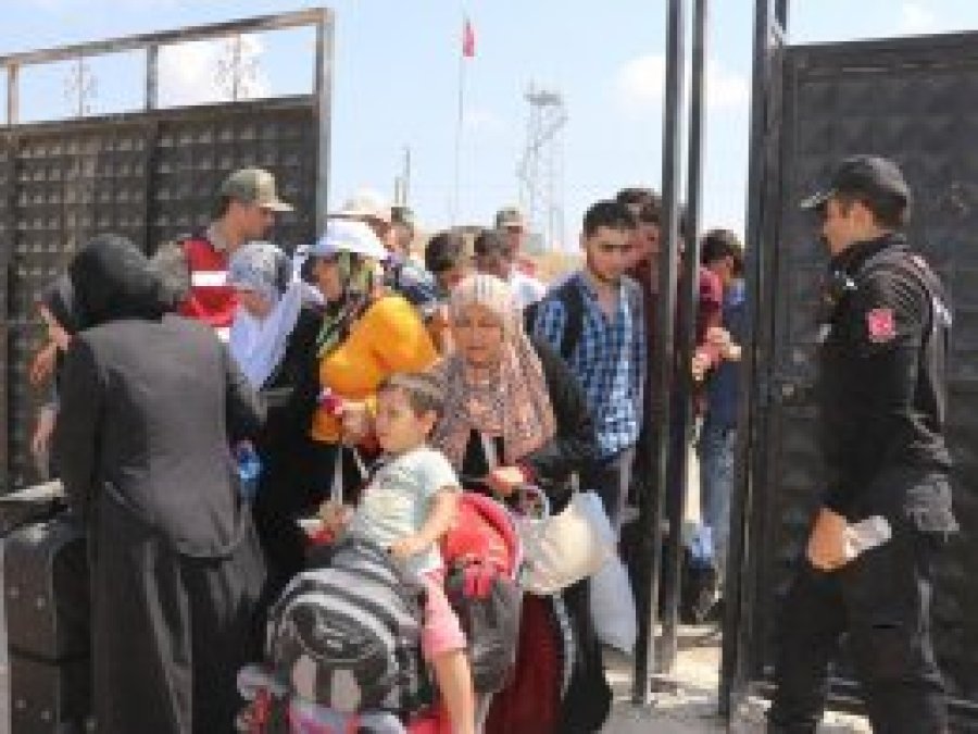 Suriyelilerin Bayram için geçişi bugün de devam etti