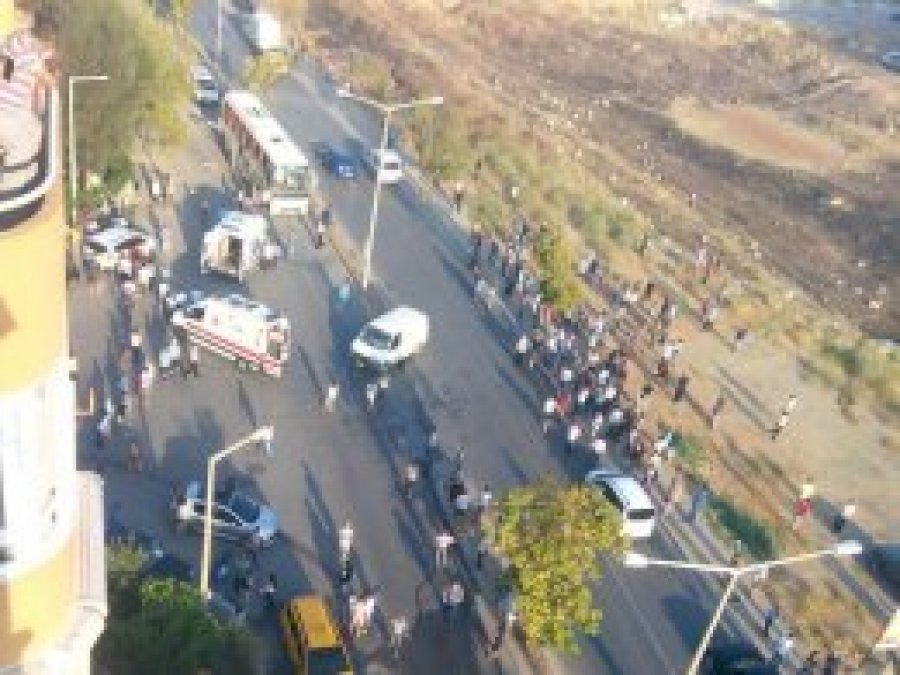 Cezaevi servis aracının geçişi sırasında patlama
