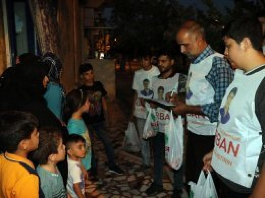 Antep'te Yasinler fakirlerin yüzünü güldürdü