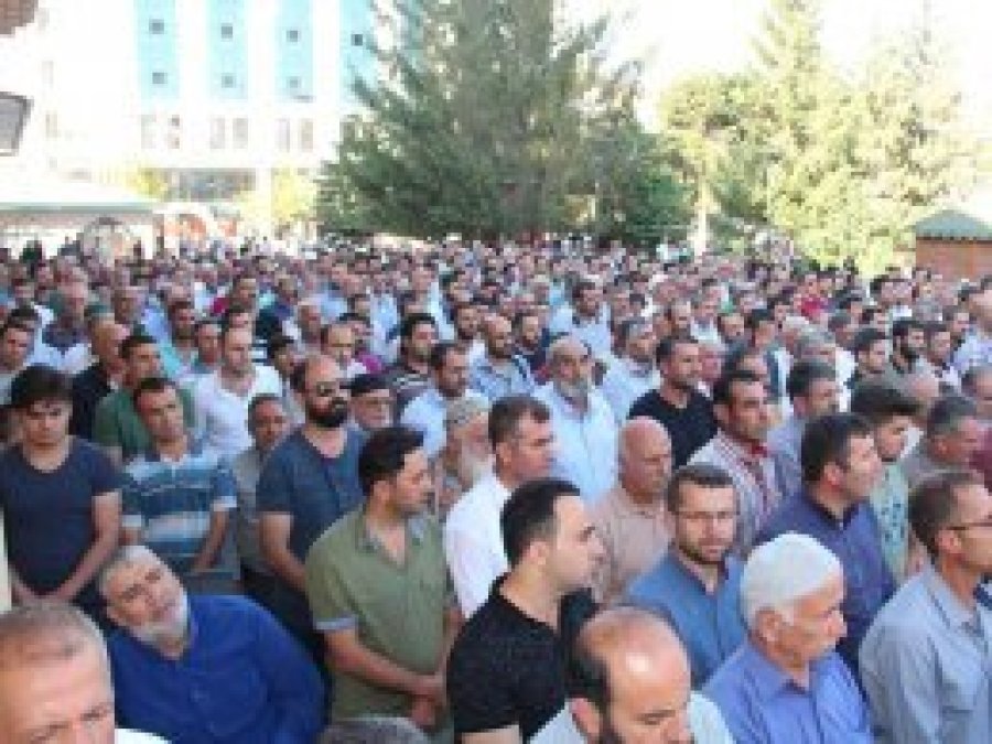 Van'da Arakanlı Müslümanlar için dua