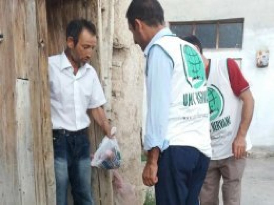 Yoksul ailelerin yüzünü güldürdüler