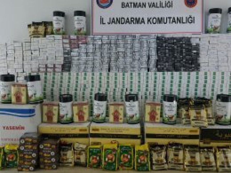 Batman'da kaçak sigara ve çay ele geçirildi