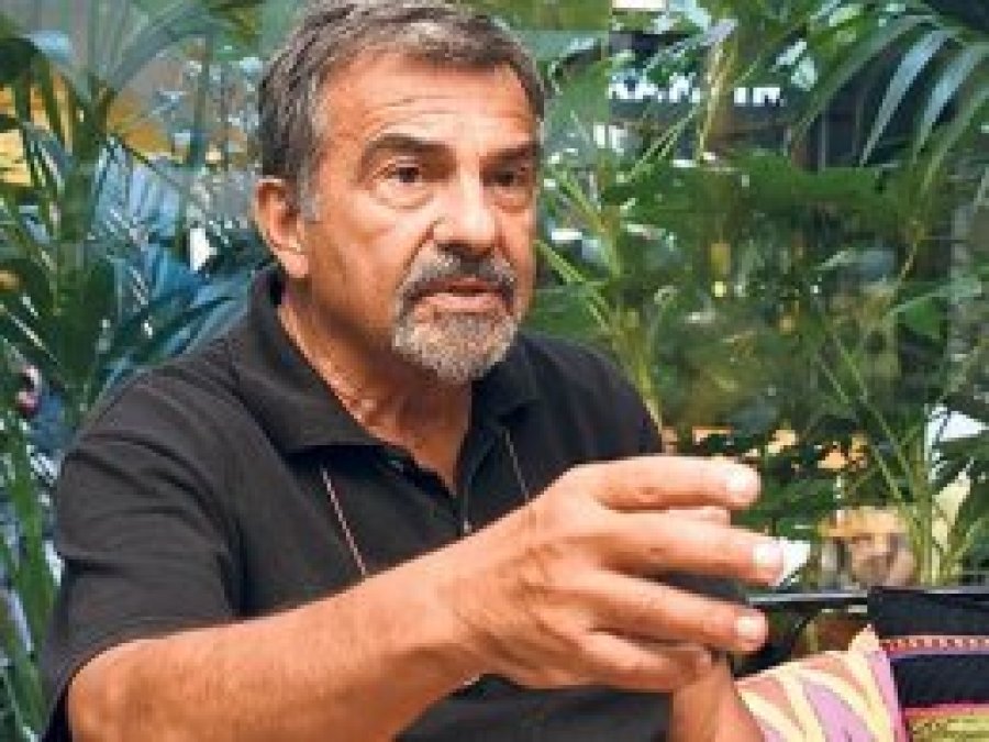 'Süperlerin kavgası masumları vuruyor'