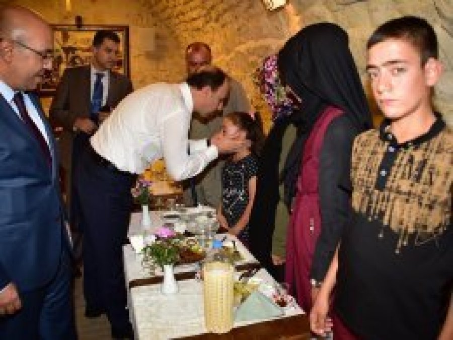 İşitme engelli genç yıllar sonra yeniden duydu