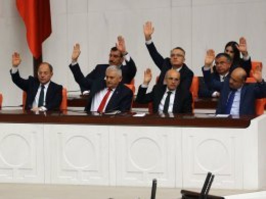 Irak ve Suriye tezkeresi kabul edildi