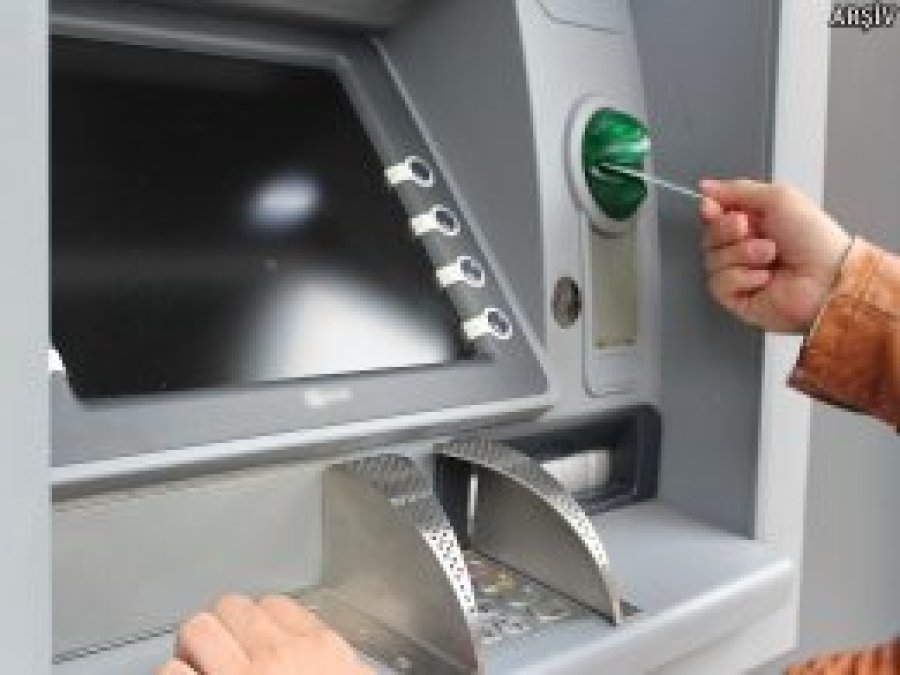 Bin 500 TL'yi ATM'de unuttu