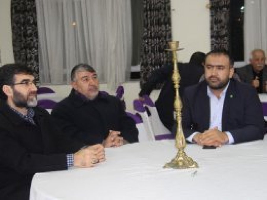 Depremzedeler için yardım gecesi düzenlendi