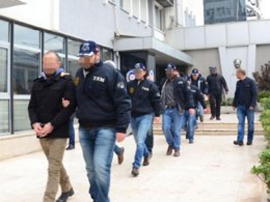 Eski 129 polise ByLock'tan gözaltı kararı