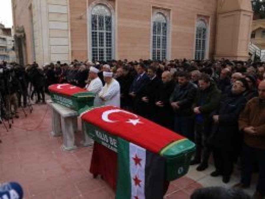 Roketli saldırıda hayatını kaybedenler toprağa verildi