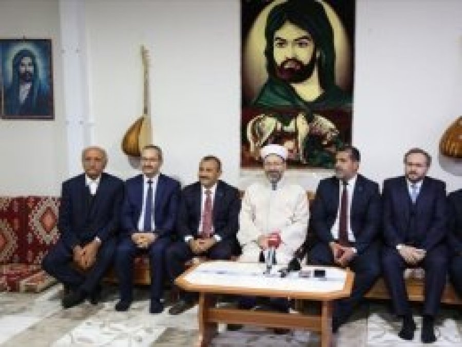 Diyanet İşleri Başkanı Erbaş'tan cemevine ziyaret