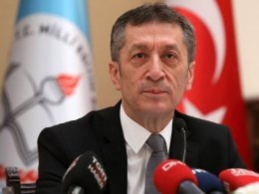 Bakan Selçuk: Yabancı dil neden zorunlu olsun?