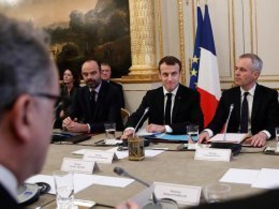 Macron sendika temsilcileriyle görüştü