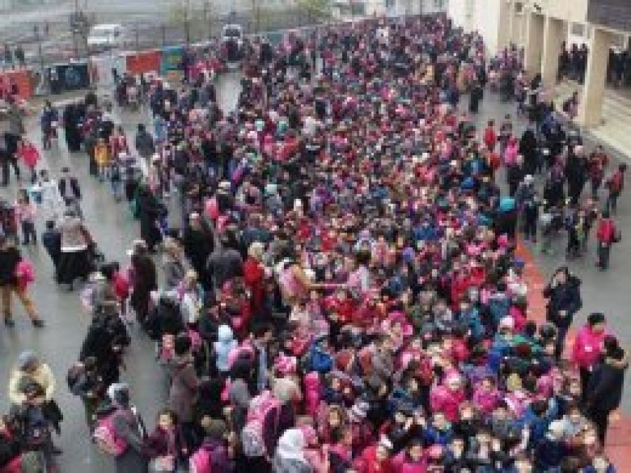 Türkiye'nin en kalabalık ilkokulu! Öğrenci sayısı 66 ilçeden fazla