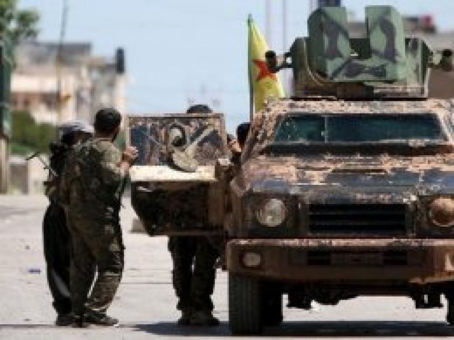 YPG Şam yönetimini Menbiç'e davet etti