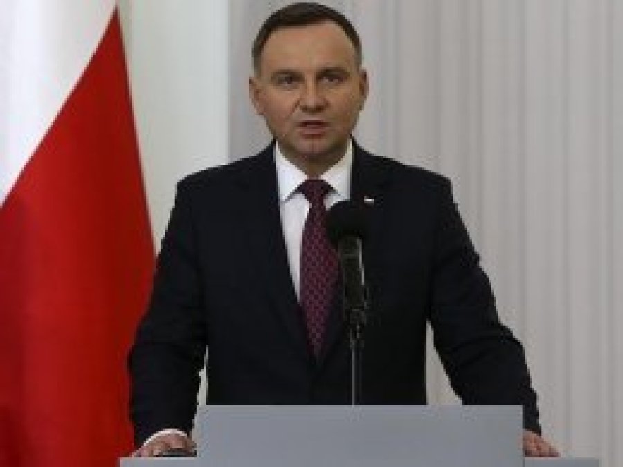 Polonya Cumhurbaşkanı tartışmalı yasayı imzaladı