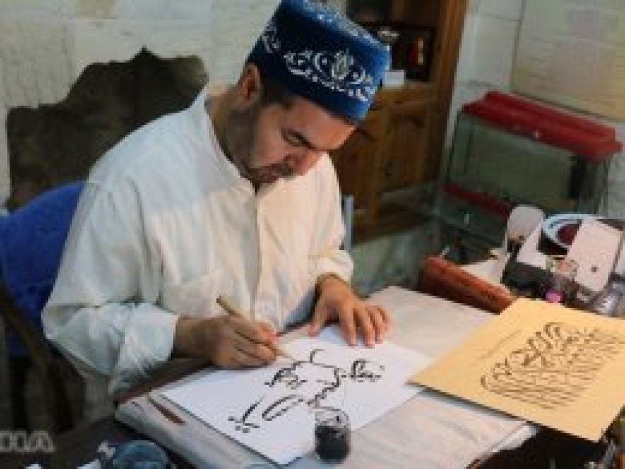 'Hat sanatı ömür boyu devam eden bir sanattır'