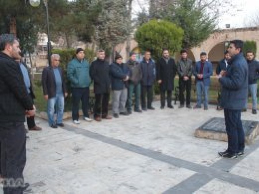 'Şeytan harama baktırmak için her türlü oyuna başvurur'