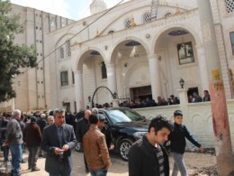 Kızıltepe'de 3 katlı bin 500 kapasiteli cami ibadete açıldı