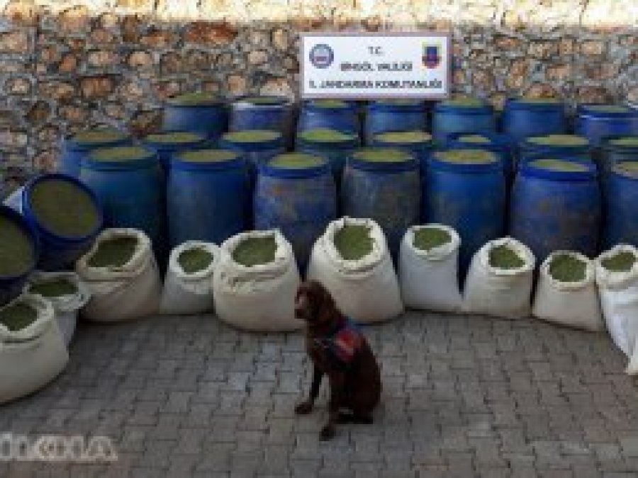 PKK'ye ait bir ton 240 kilo esrar ele geçirildi